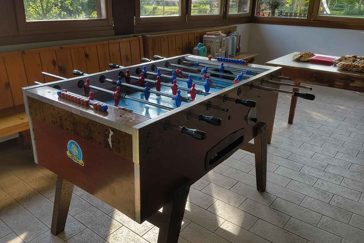 Spazio al coperto del campeggio per attività e momenti di relax