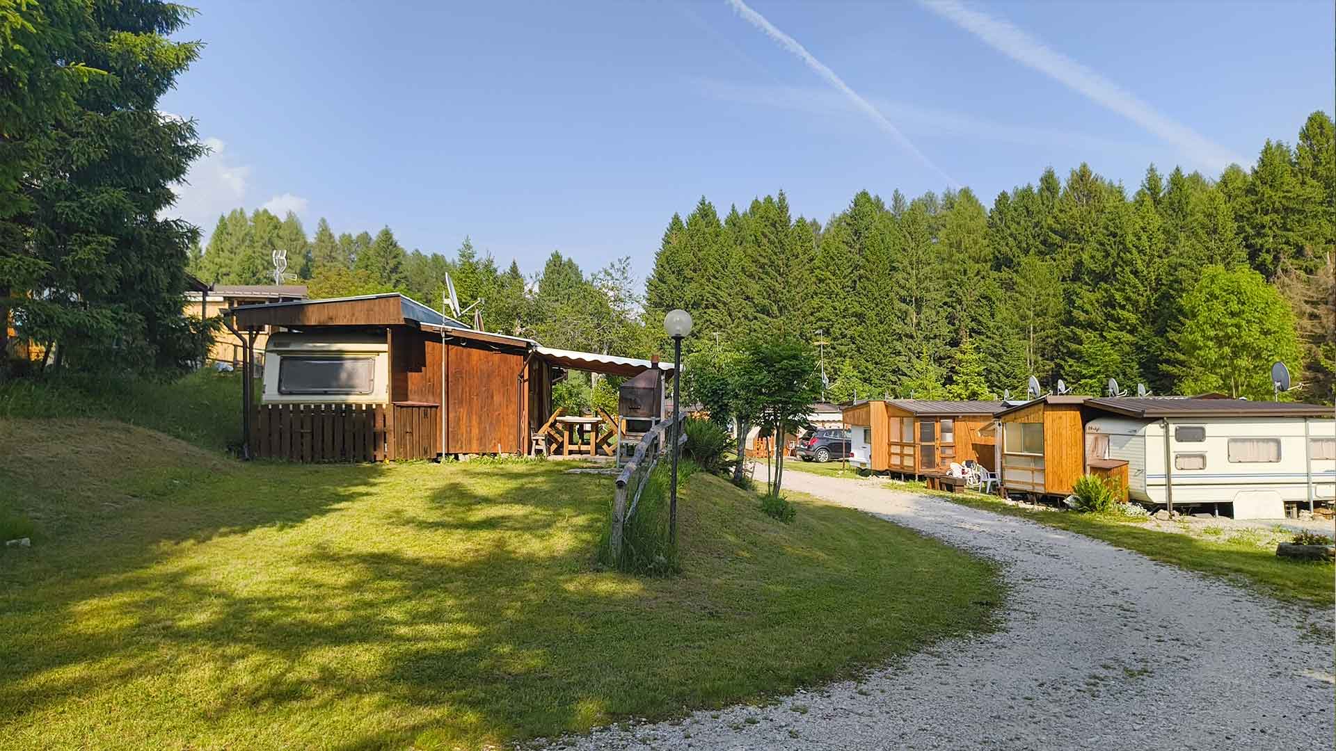 Area piazzole del Camping Amabile con spazio per camper e tende